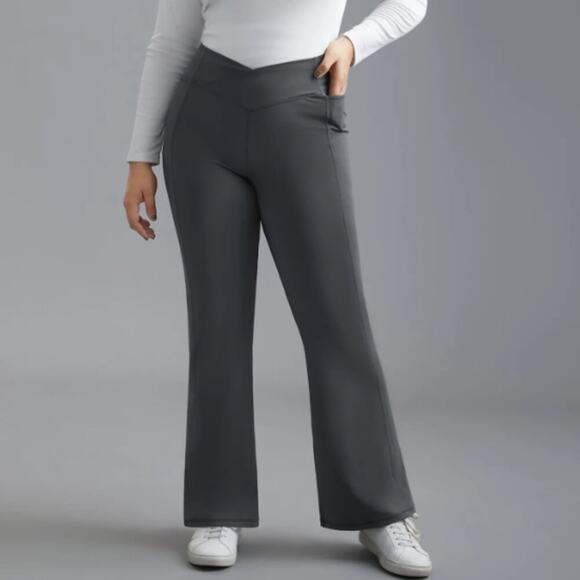 BloomChic V Shaped Pocket Bootcut Flare Leggings - Gray - size 28 5X  NWT - Picture 1 of 6